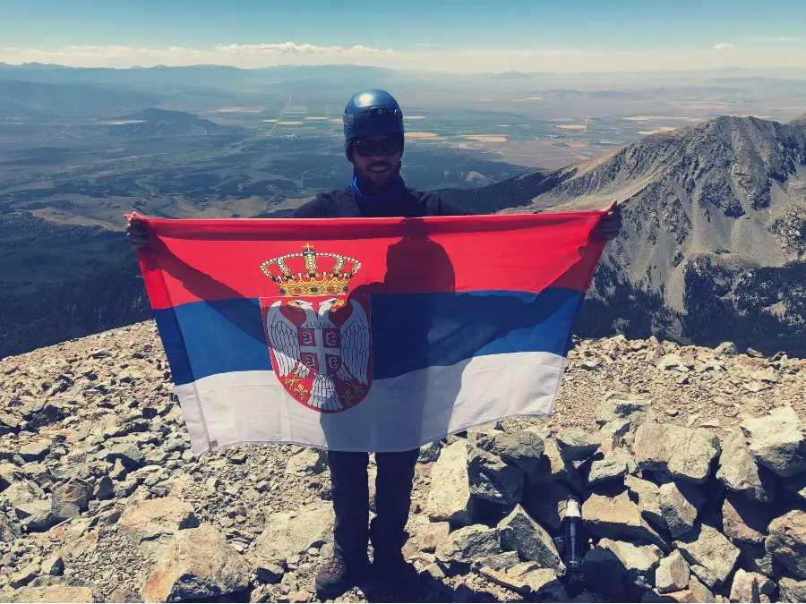 МИЛОШ СТАНКОВИЋ - ЖИВОТ ЈЕ НЕИЗРАЧУНЉИВА ВАРИЈАБЛА Милош Станковић у једној од својих планинарских авантура у САД